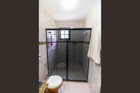 Casa à venda com 247m², 3 quartos e 5 vagas Casa à venda com 247m², 3 quartos e 5 vagasBanheiro da Suíte 2