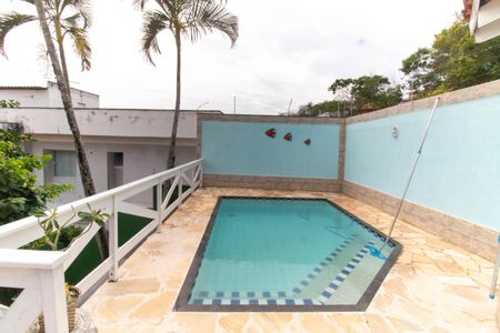Casa à venda com 247m², 3 quartos e 5 vagas Casa à venda com 247m², 3 quartos e 5 vagasÁrea externa