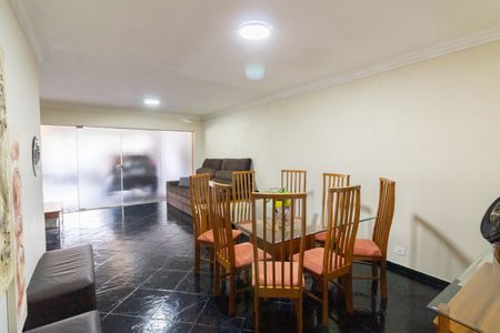 Casa à venda com 162m², 3 quartos e 4 vagasSala