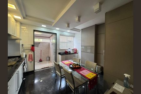 Apartamento à venda com 97m², 3 quartos e 2 vagasCozinha