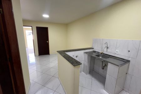 Sala/Cozinha de kitnet/studio para alugar com 2 quartos, 56m² em Galeão, Rio de Janeiro