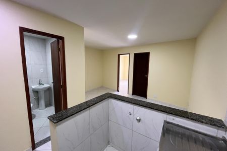 Sala/Cozinha de kitnet/studio para alugar com 2 quartos, 56m² em Galeão, Rio de Janeiro