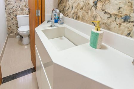 Casa à venda com 172m², 3 quartos e 2 vagasLavabo