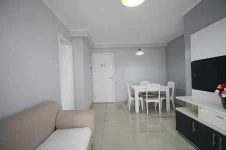 Sala de apartamento para alugar com 3 quartos, 64m² em Vila Suzana, São Paulo