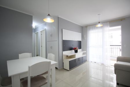 Sala de apartamento para alugar com 3 quartos, 64m² em Vila Suzana, São Paulo