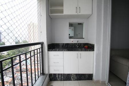 Varanda  de apartamento para alugar com 3 quartos, 64m² em Vila Suzana, São Paulo