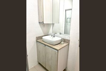 Banheiro de apartamento para alugar com 1 quarto, 39m² em Nonoai, Porto Alegre
