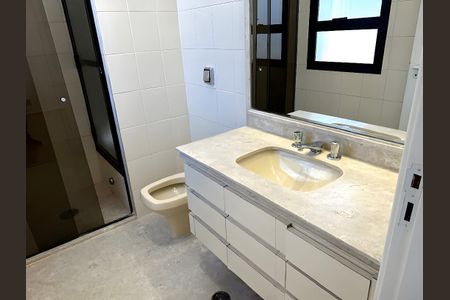 Apartamento para alugar com 216m², 3 quartos e 3 vagas Apartamento para alugar com 216m², 3 quartos e 3 vagasBanheiro da Suíte 3