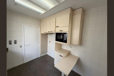 Apartamento para alugar com 216m², 3 quartos e 3 vagas Apartamento para alugar com 216m², 3 quartos e 3 vagasÁrea de Serviço