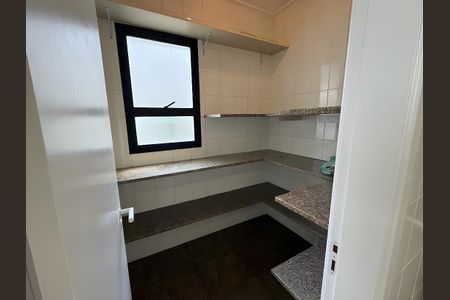 Apartamento para alugar com 216m², 3 quartos e 3 vagas Apartamento para alugar com 216m², 3 quartos e 3 vagasDespensa