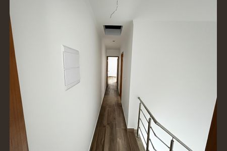 Casa à venda com 120m², 3 quartos e 2 vagas Casa à venda com 120m², 3 quartos e 2 vagasCorredor