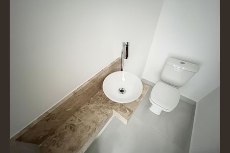 Casa à venda com 120m², 3 quartos e 2 vagas Casa à venda com 120m², 3 quartos e 2 vagasLavabo