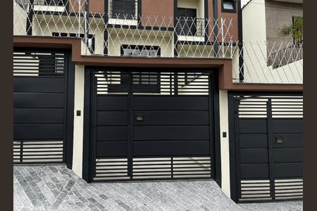 Casa à venda com 120m², 3 quartos e 2 vagas Casa à venda com 120m², 3 quartos e 2 vagasFachada