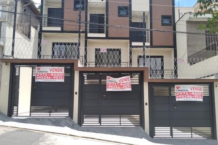 Casa à venda com 120m², 3 quartos e 2 vagas Casa à venda com 120m², 3 quartos e 2 vagasFachada