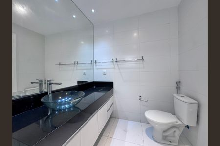 Casa de condomínio para alugar com 350m², 5 quartos e 5 vagas Casa de condomínio para alugar com 350m², 5 quartos e 5 vagasSuíte 1 - Banheiro