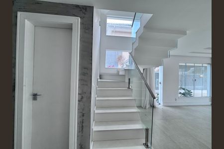 Casa de condomínio para alugar com 350m², 5 quartos e 5 vagas Casa de condomínio para alugar com 350m², 5 quartos e 5 vagasSala