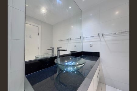 Casa de condomínio para alugar com 350m², 5 quartos e 5 vagas Casa de condomínio para alugar com 350m², 5 quartos e 5 vagasSuíte 1 - Banheiro