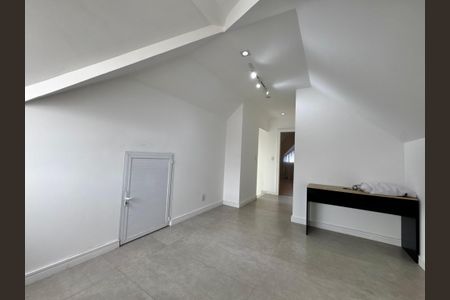 Casa de condomínio para alugar com 350m², 5 quartos e 5 vagas Casa de condomínio para alugar com 350m², 5 quartos e 5 vagasSótão