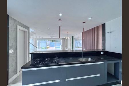 Casa de condomínio para alugar com 350m², 5 quartos e 5 vagas Casa de condomínio para alugar com 350m², 5 quartos e 5 vagasCozinha