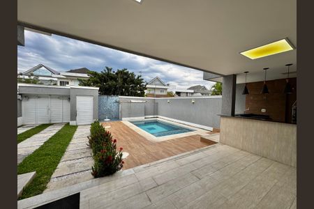 Casa de condomínio para alugar com 350m², 5 quartos e 5 vagas Casa de condomínio para alugar com 350m², 5 quartos e 5 vagasÁrea externa