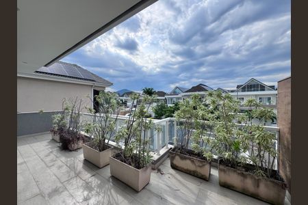 Casa de condomínio para alugar com 350m², 5 quartos e 5 vagas Casa de condomínio para alugar com 350m², 5 quartos e 5 vagasSuíte 1 -Varandav