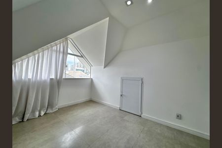 Casa de condomínio para alugar com 350m², 5 quartos e 5 vagas Casa de condomínio para alugar com 350m², 5 quartos e 5 vagasSótão