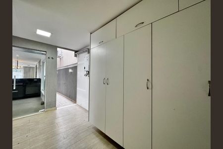 Casa de condomínio para alugar com 350m², 5 quartos e 5 vagas Casa de condomínio para alugar com 350m², 5 quartos e 5 vagasÁrea de Serviço