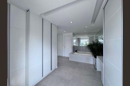 Casa de condomínio para alugar com 350m², 5 quartos e 5 vagas Casa de condomínio para alugar com 350m², 5 quartos e 5 vagasSuíte 1