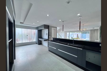 Casa de condomínio para alugar com 350m², 5 quartos e 5 vagas Casa de condomínio para alugar com 350m², 5 quartos e 5 vagasCozinha