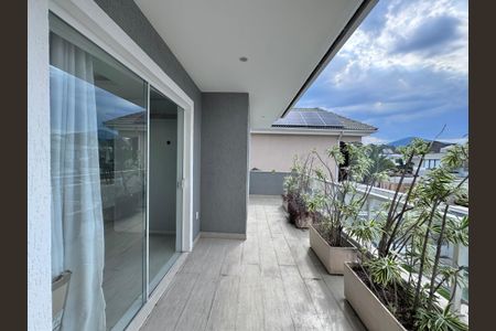 Casa de condomínio para alugar com 350m², 5 quartos e 5 vagas Casa de condomínio para alugar com 350m², 5 quartos e 5 vagasSuíte 1 -Varanda