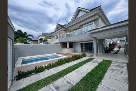 Casa de condomínio para alugar com 350m², 5 quartos e 5 vagas Casa de condomínio para alugar com 350m², 5 quartos e 5 vagasÁrea externa