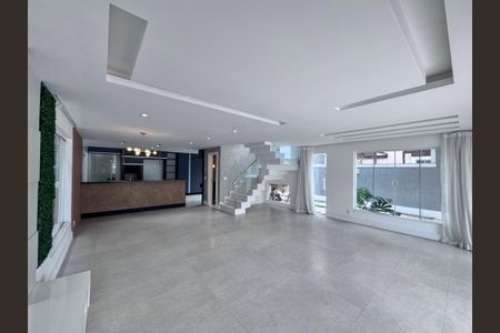 Casa de condomínio para alugar com 350m², 5 quartos e 5 vagas Casa de condomínio para alugar com 350m², 5 quartos e 5 vagasSala