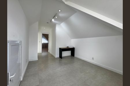 Casa de condomínio para alugar com 350m², 5 quartos e 5 vagas Casa de condomínio para alugar com 350m², 5 quartos e 5 vagasSótão