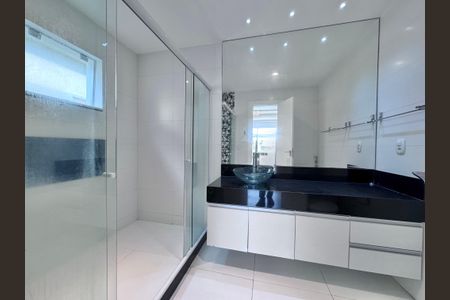 Casa de condomínio para alugar com 350m², 5 quartos e 5 vagas Casa de condomínio para alugar com 350m², 5 quartos e 5 vagasSuíte 1 - Banheiro