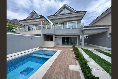 Casa de condomínio para alugar com 350m², 5 quartos e 5 vagas Casa de condomínio para alugar com 350m², 5 quartos e 5 vagasÁrea externa