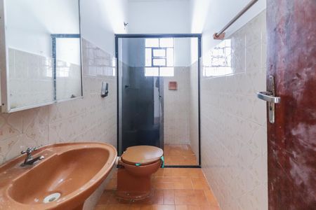 Casa para alugar com 130m², 2 quartos e 2 vagas Casa para alugar com 130m², 2 quartos e 2 vagasBanheiro