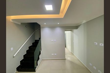 Sala de casa de condomínio para alugar com 2 quartos, 65m² em Vila Tupi, Praia Grande