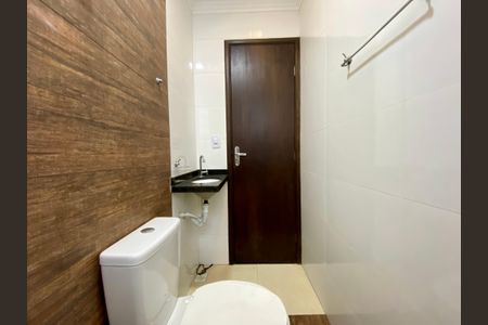 Lavabo de casa de condomínio para alugar com 2 quartos, 65m² em Vila Tupi, Praia Grande