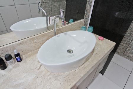 Casa à venda com 260m², 2 quartos e 3 vagas Casa à venda com 260m², 2 quartos e 3 vagasBanheiro da Suíte 2