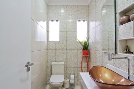 Casa à venda com 260m², 2 quartos e 3 vagas Casa à venda com 260m², 2 quartos e 3 vagasLavabo