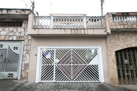 Casa à venda com 200m², 2 quartos e 1 vaga Casa à venda com 200m², 2 quartos e 1 vagaFachada