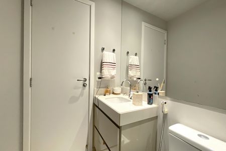 Apartamento à venda com 60m², 2 quartos e 2 vagas Apartamento à venda com 60m², 2 quartos e 2 vagasBanheiro
