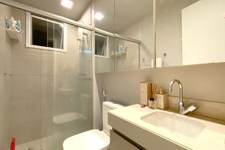 Apartamento à venda com 60m², 2 quartos e 2 vagas Apartamento à venda com 60m², 2 quartos e 2 vagasBanheiro da Suíte 1