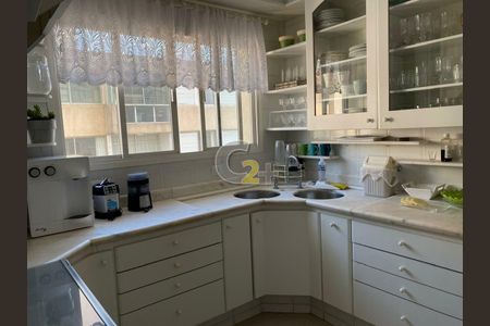 Apartamento à venda com 4 quartos, 320m² em Santa Cecilia, São Paulo
