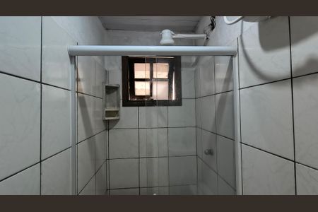 Banheiro de kitnet/studio para alugar com 1 quarto, 15m² em Vargem Grande, Rio de Janeiro