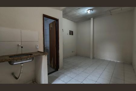 Cozinha de kitnet/studio para alugar com 1 quarto, 15m² em Vargem Grande, Rio de Janeiro