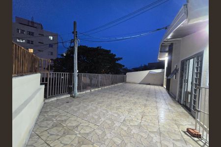 Casa à venda com 157m², 3 quartos e 3 vagas Casa à venda com 157m², 3 quartos e 3 vagasvaranda