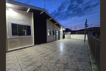 Casa à venda com 157m², 3 quartos e 3 vagas Casa à venda com 157m², 3 quartos e 3 vagasvaranda