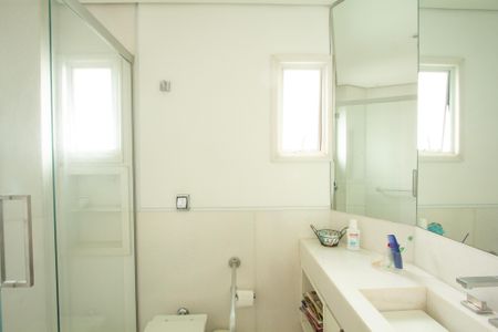 Apartamento à venda com 245m², 2 quartos e 4 vagasBanheiro da Suíte 2