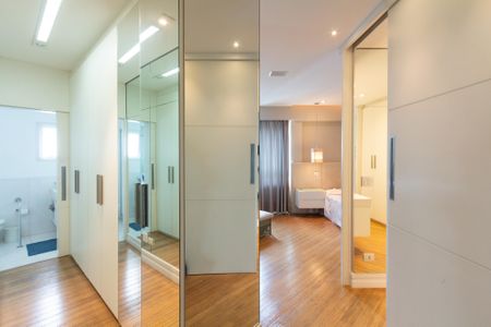 Apartamento à venda com 245m², 2 quartos e 4 vagasSuíte 2